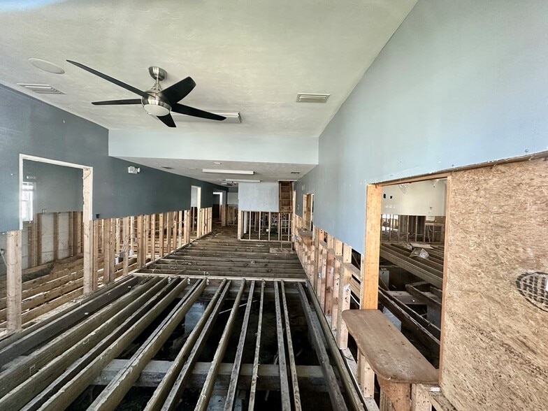 More Photos Of 490 2nd St, Cedar Key Office For Sale