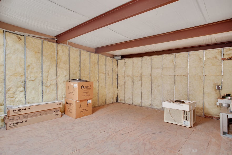 More Photos Of 138 Coremark Ct, Bakersfield Service For Lease