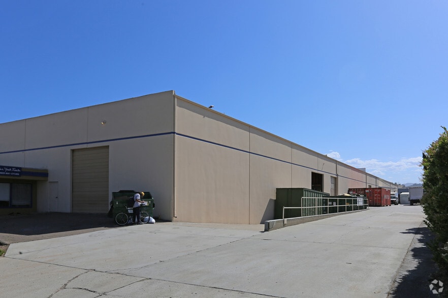More Photos Of 1545-1575 Pioneer Way, El Cajon Warehouse For Lease