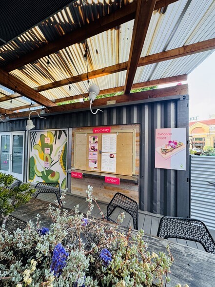More Photos Of 175 Bay Pl, Oakland Restaurant For Lease