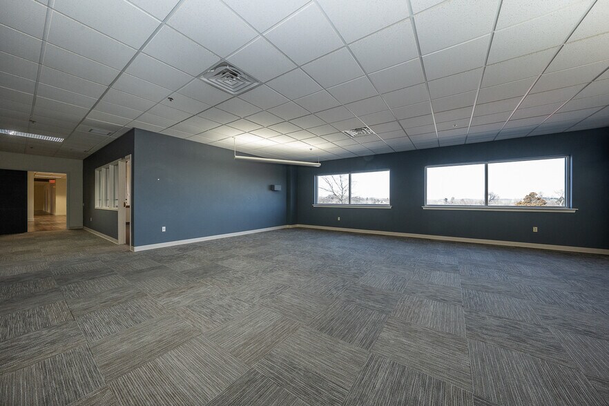 More Photos Of 9 Iron Bridge Dr, Collegeville Warehouse For Lease