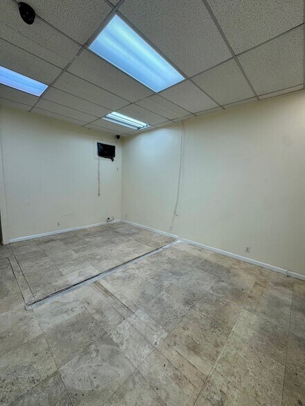 More Photos Of 3310 31st Ave, Astoria Storefront Retail Residential For Lease