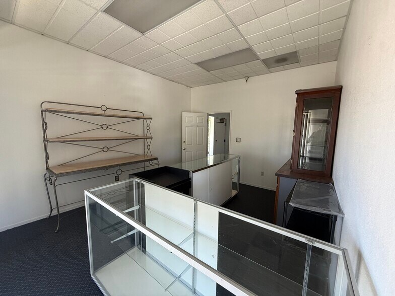 More Photos Of 1420 W Kettleman Ln, Lodi Unknown For Lease