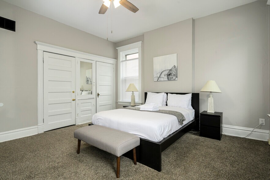 More Photos Of 4374-4382 W Pine Blvd, Saint Louis Office For Sale