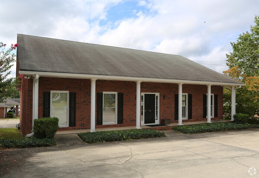 More Photos Of 370 W Stonewall Ave, Fayetteville Office For Sale