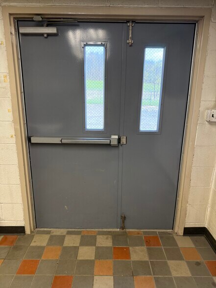 More Photos Of 4881 Pittsburgh Rd, Harrisville Light Distribution For Sale