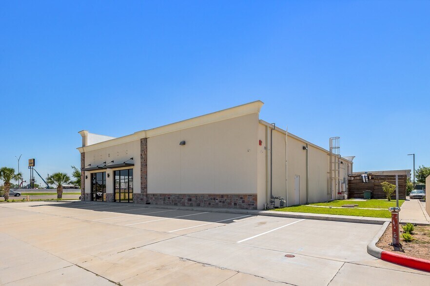 More Photos Of 4129 W 83 Expy, McAllen Freestanding For Sale