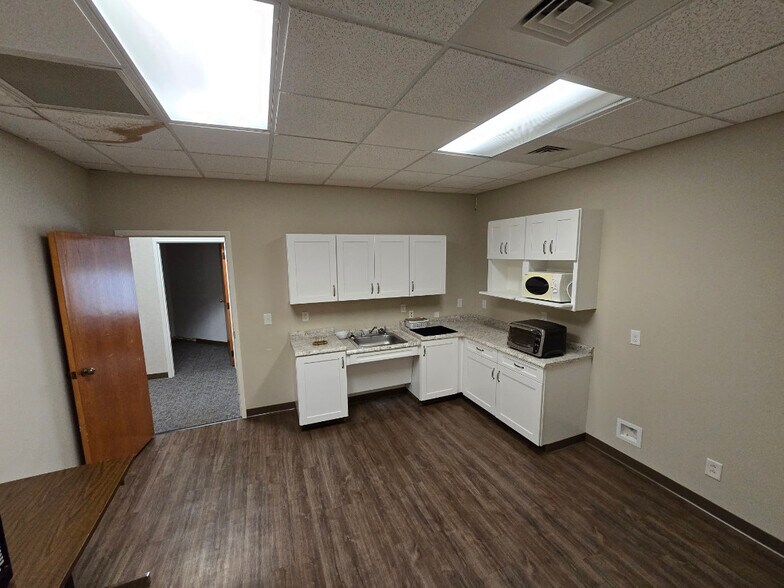 More Photos Of 1208 E Main St, Havelock Office For Sale