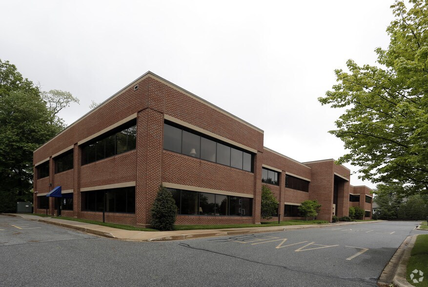 More Photos Of 3711 Kennett Pike, Greenville Office For Lease