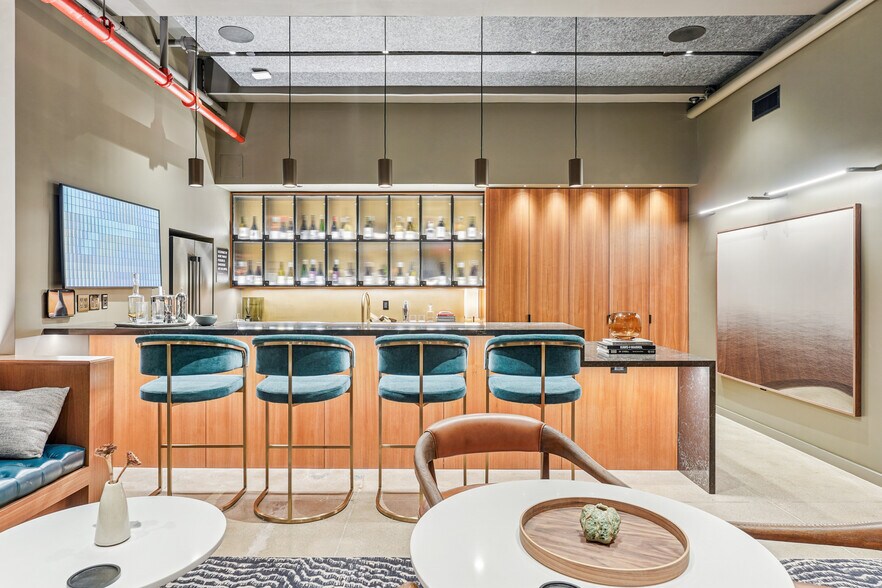 More Photos Of 875 Avenue of the Americas, New York Loft Creative Space For Lease