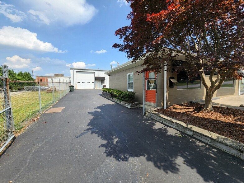 More Photos Of 1111 Willowbrook Dr, Greensboro Light Manufacturing For Sale