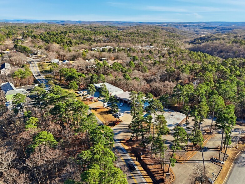More Photos Of 3022 E Van Buren, Eureka Springs Storefront For Lease