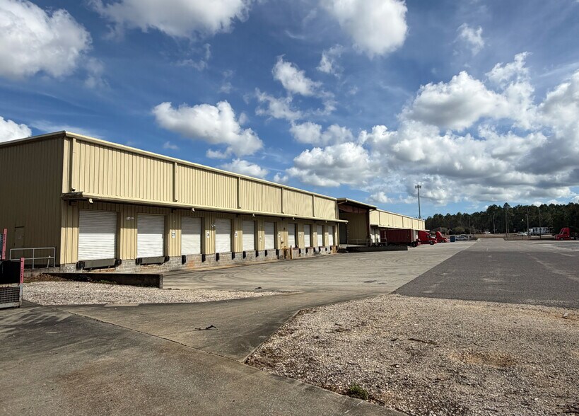 More Photos Of 5360 Commerce Blvd E, Mobile Warehouse For Lease
