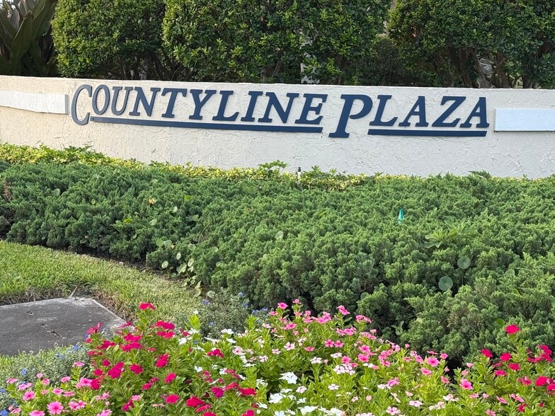 More Photos Of 566-700 N US Highway 1, Tequesta Storefront For Lease