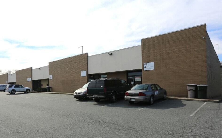 More Photos Of 2906-2924 Baltic Ave, Greensboro Industrial For Lease