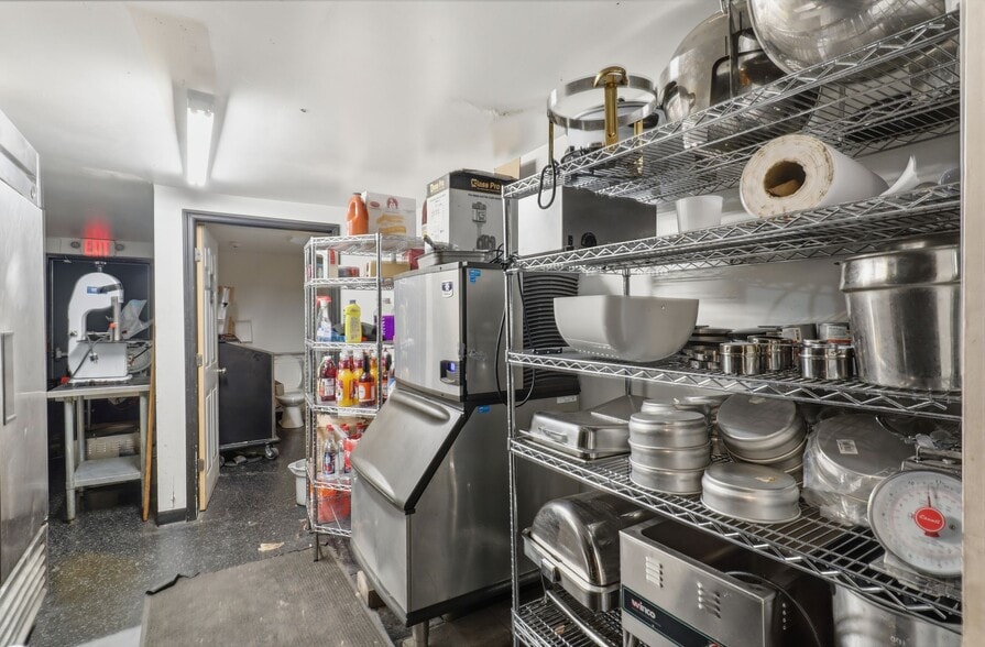 More Photos Of 2081 Niagara St, Buffalo Restaurant For Sale