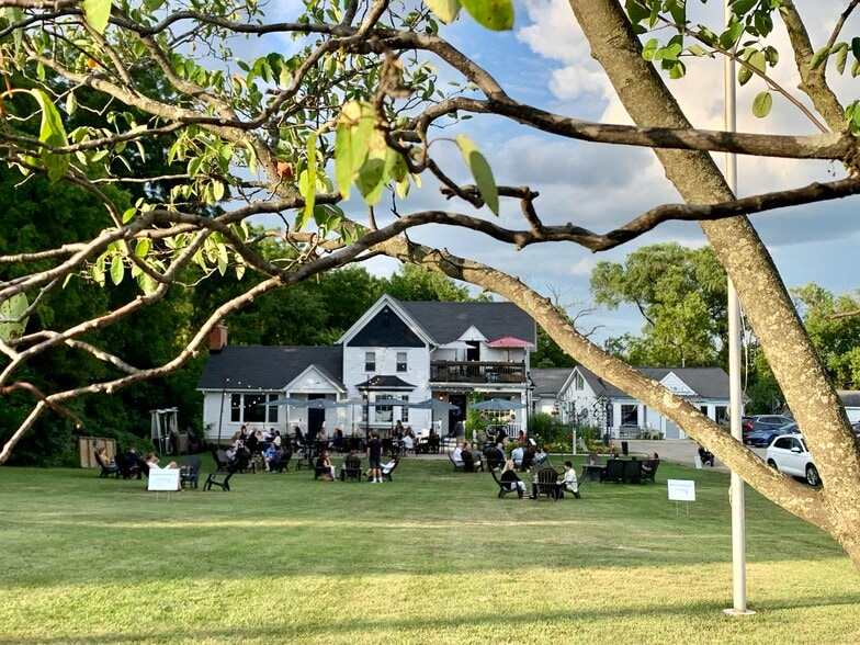 Primary Photo Of 132 Old McHenry Rd, Long Grove Restaurant For Lease