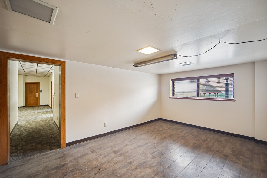 More Photos Of 200 1st Ave E, Newton Office For Sale