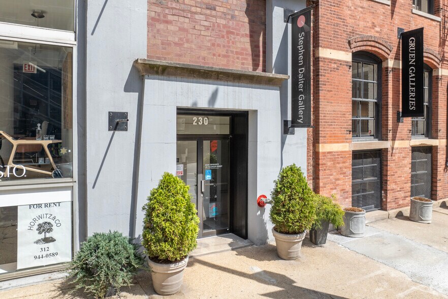 More Photos Of 230 W Superior St, Chicago Office For Lease