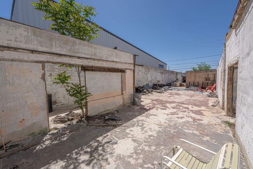 More Photos Of 232 E Beale St, Kingman Storefront For Sale