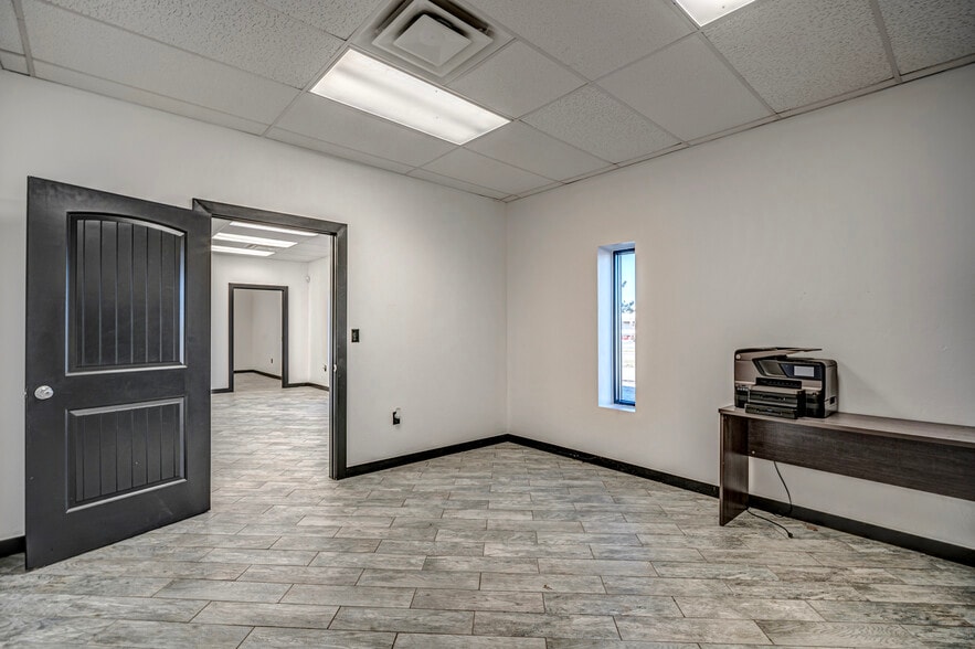 More Photos Of 1831 Industrial Blvd, Norman Service For Sale