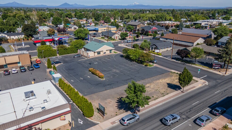 More Photos Of 520 NW Fir Ave, Redmond Fast Food For Sale