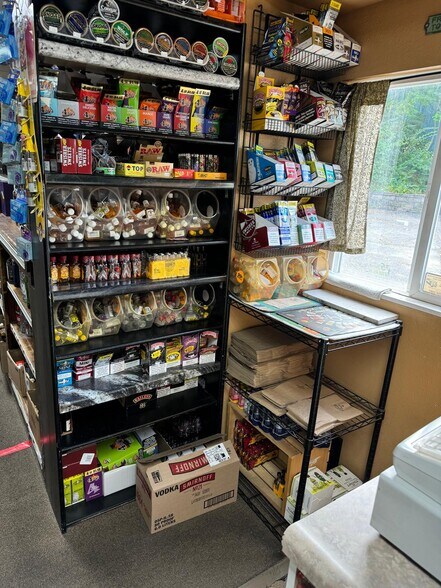 More Photos Of 200 E 6th St, Rolla General Retail For Sale