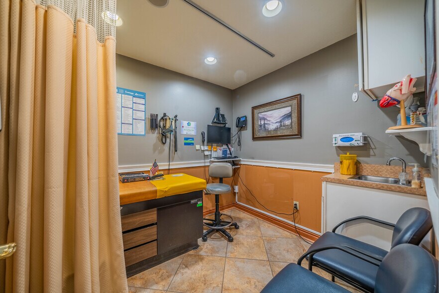 More Photos Of 10508 Gibsonton Dr, Riverview Medical For Sale