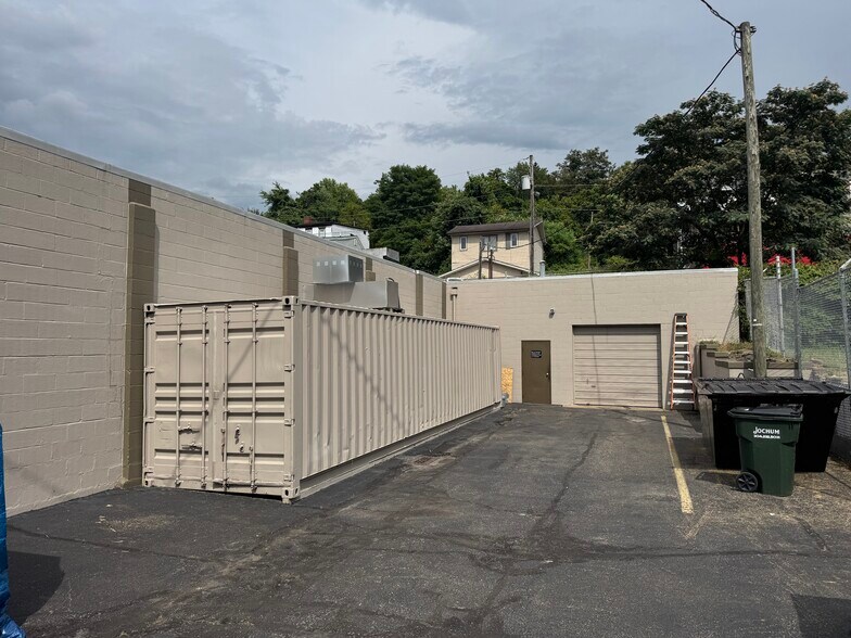 More Photos Of 518 Main St, Wheeling Showroom For Sale