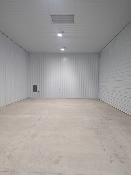 More Photos Of 2440 N 64th Ave, Hart Contractor Storage Yard For Sale