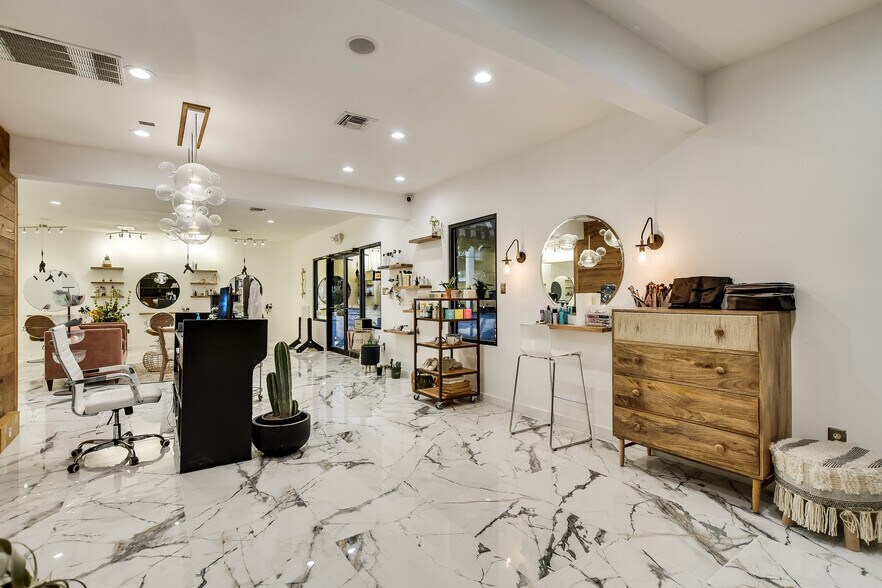 More Photos Of 1101 W 34th St, Austin Freestanding For Sale