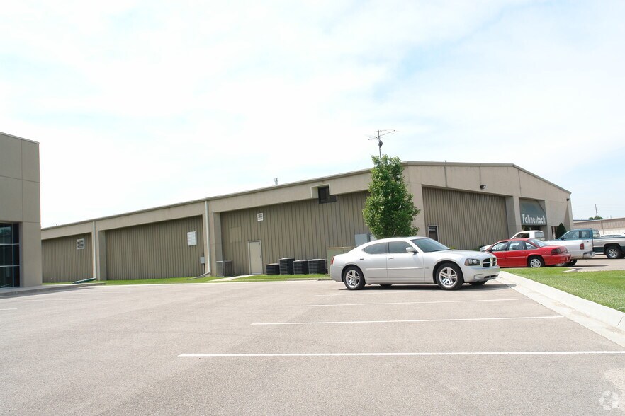 More Photos Of 3532 E Comotara St, Wichita Warehouse For Lease