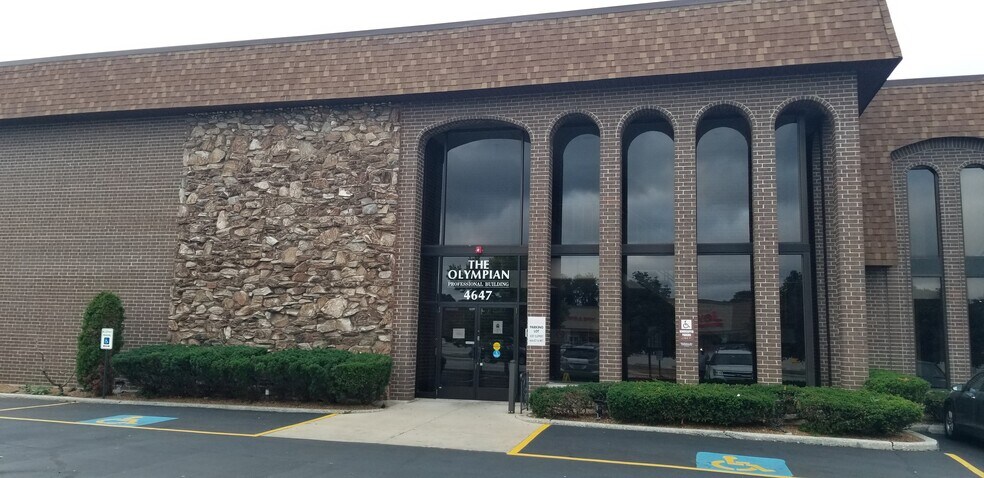 More Photos Of 4647 W 103 St, Oak Lawn Medical For Sale