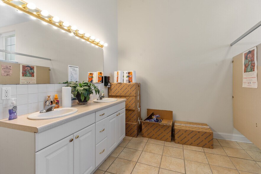 More Photos Of 1476 SW Main St, Greenville Medical For Sale