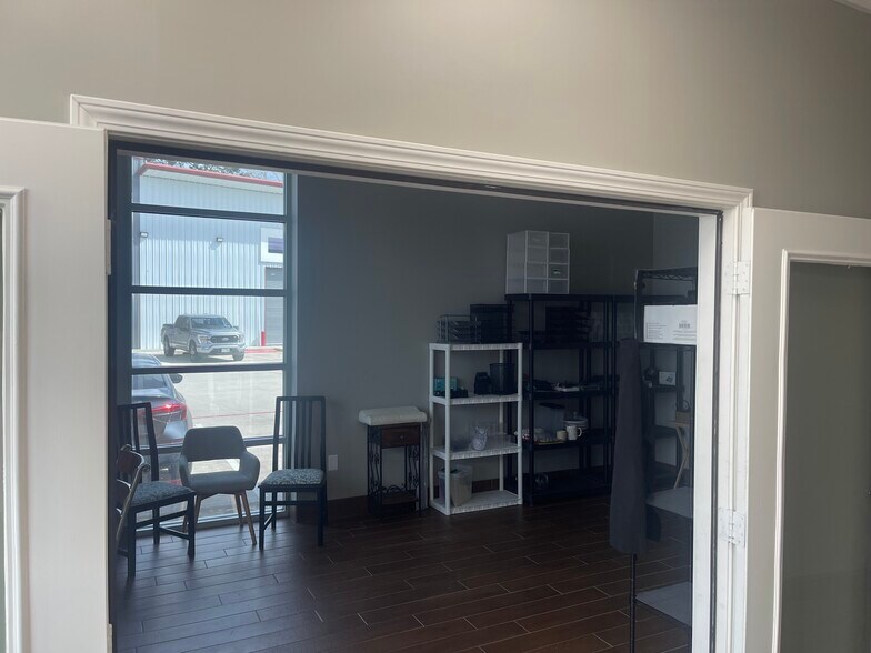 More Photos Of 22924 Kuykendahl Rd, Spring Light Manufacturing For Lease