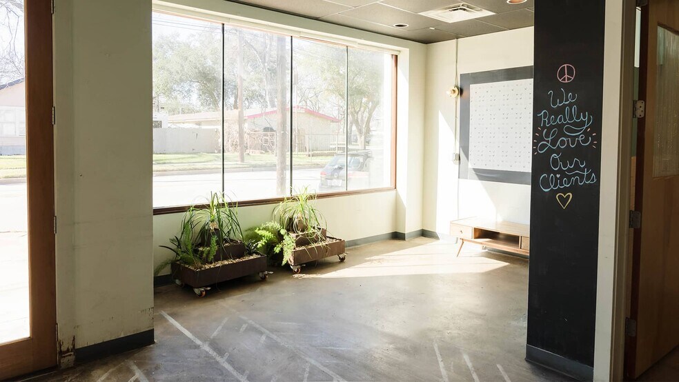 More Photos Of 2400 E Cesar Chavez St, Austin Loft Creative Space For Lease