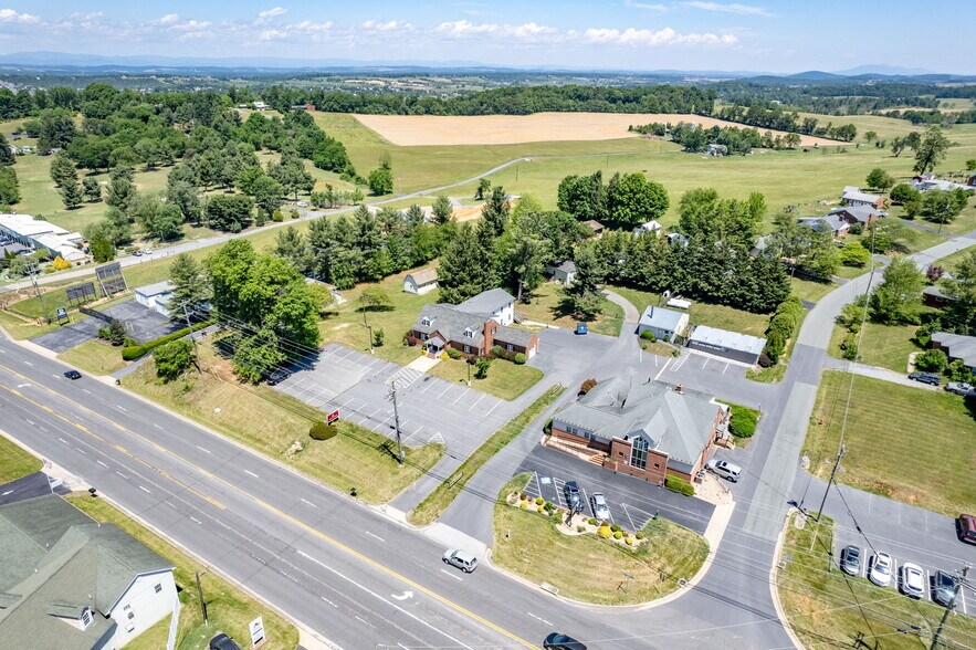 More Photos Of 2352 Jefferson Hwy, Waynesboro Office For Sale