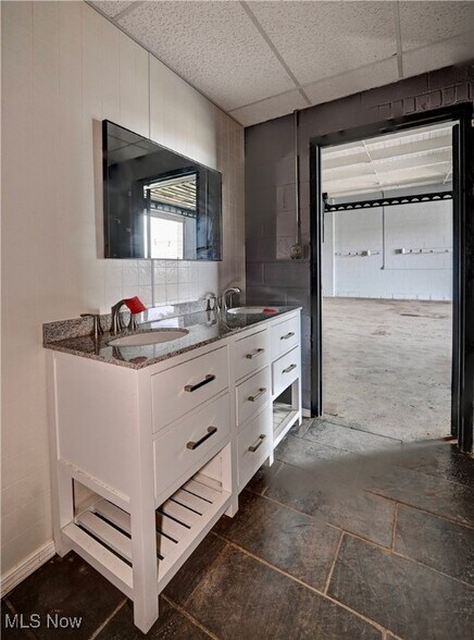 More Photos Of 422 S Green Rd, South Euclid Warehouse For Sale