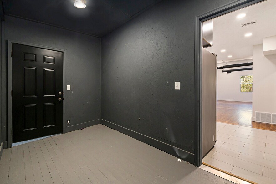 More Photos Of 2601-2603 N 45th St, Omaha Storefront Retail Residential For Sale