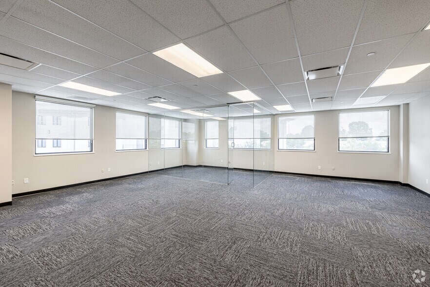 More Photos Of 1116 S Walton Blvd, Bentonville Office For Lease