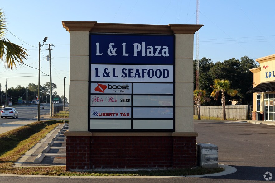More Photos Of 1673 N Pace Blvd, Pensacola Storefront Retail Office For Lease
