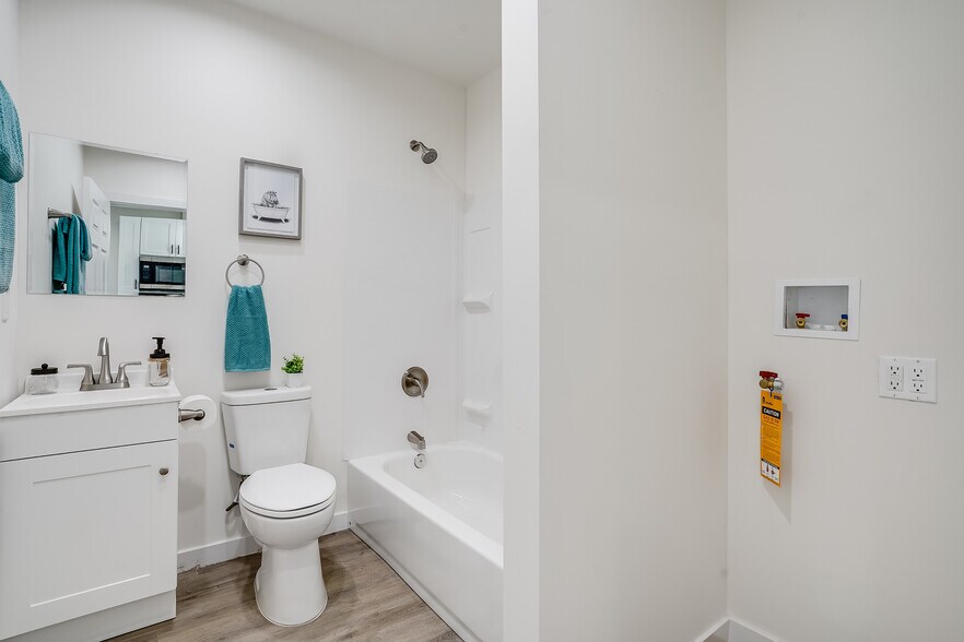 More Photos Of 7008 Encino Ave, Van Nuys Apartments For Sale