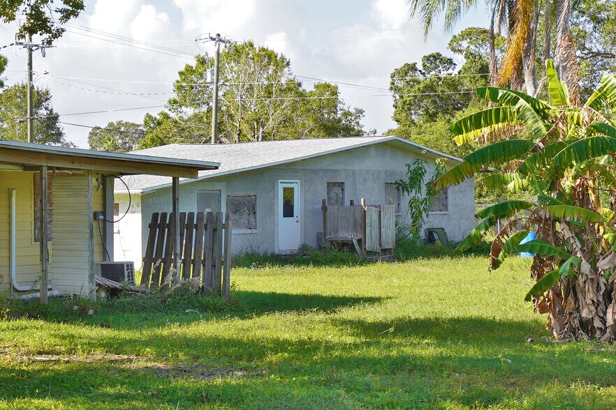 More Photos Of 420 S Plumosa St, Merritt Island General Retail For Sale