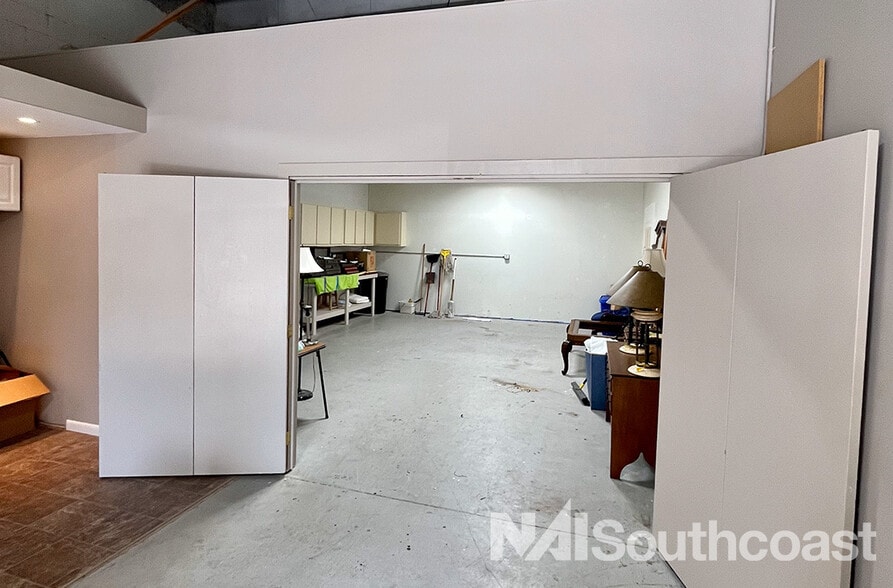 More Photos Of 1360-1396 SE Huffman Rd, Port Saint Lucie Warehouse For Lease