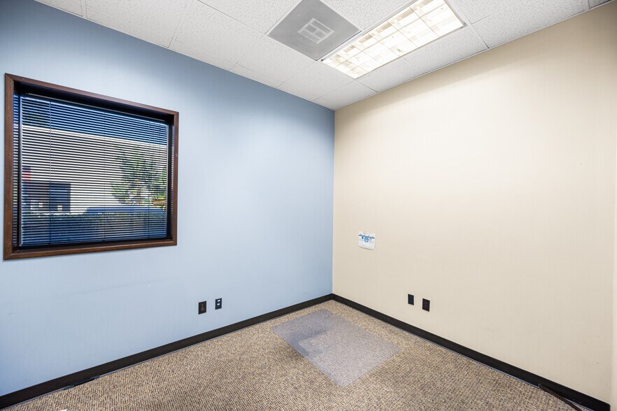 More Photos Of 2525 W Woodland Dr, Anaheim Office For Lease