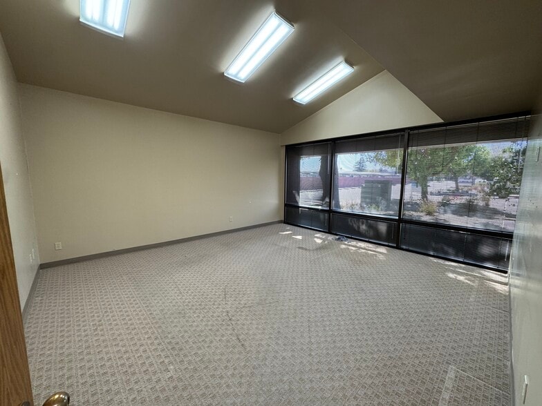 More Photos Of 2019 Westwind Dr, Bakersfield Office For Sale