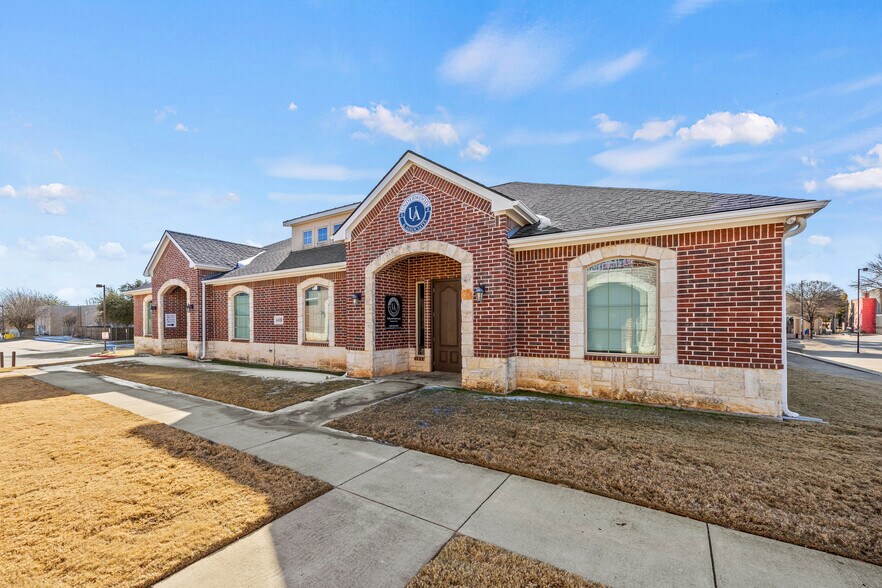 Primary Photo Of 3600 Eldorado Pky, McKinney Medical For Sale