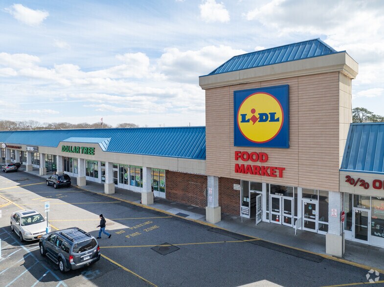 More Photos Of 800 Montauk Hwy, Shirley Freestanding For Lease