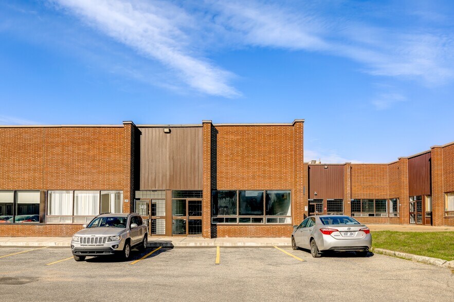 More Photos Of 295-371 Rue Deslauriers, Montréal Distribution For Lease
