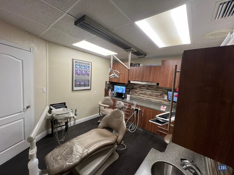 More Photos Of 2211 Sarno Rd, Melbourne Medical For Lease